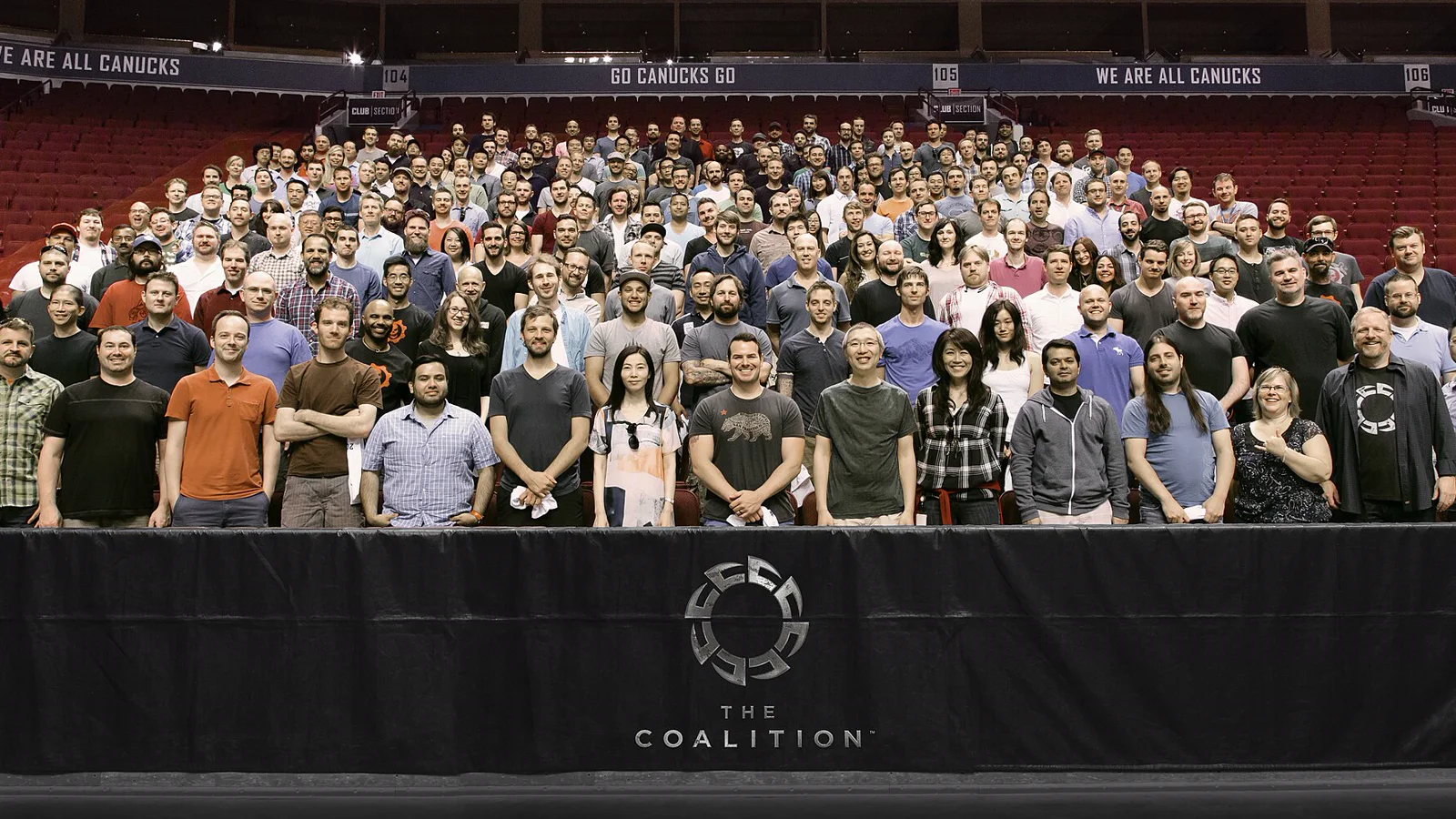 Equipe do estúdio The Coalition reunida durante o desenvolvimento de Gears 4