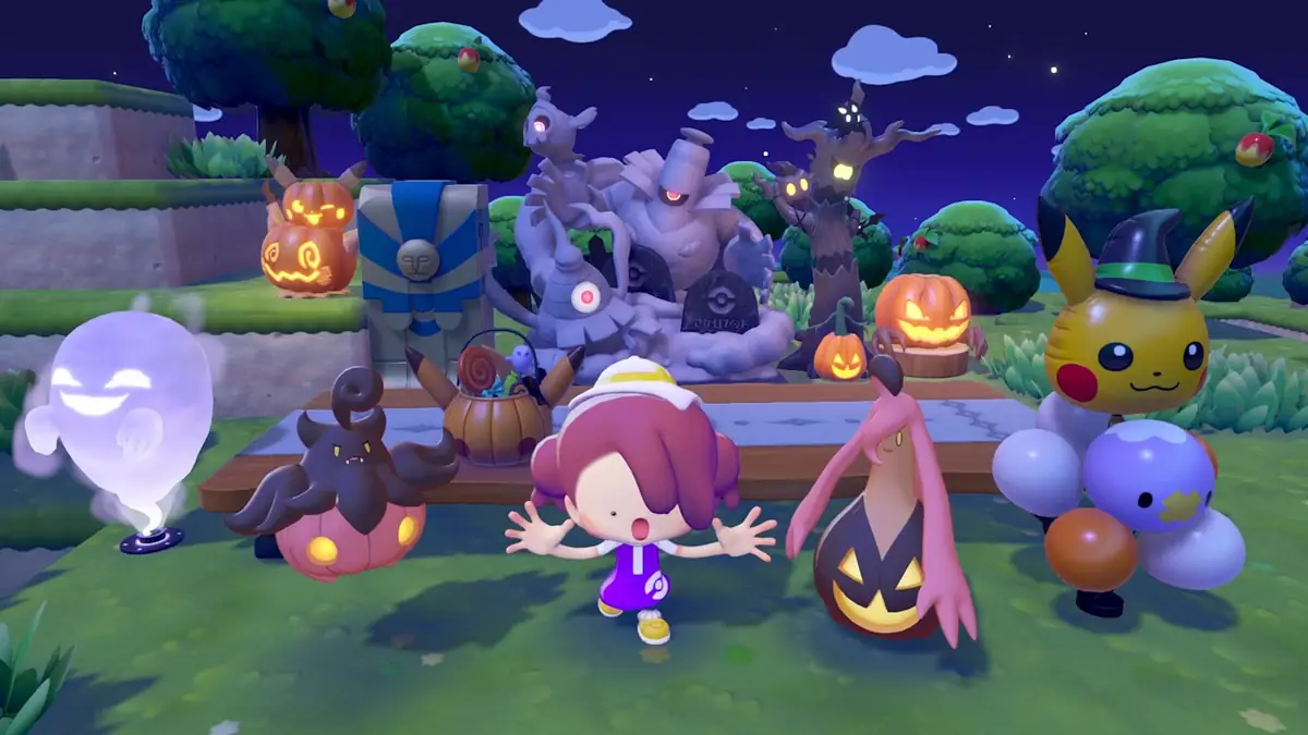 Pumpkaboo e outros Pokémon reunidos em uma cidade decorada para um festival noturno.
